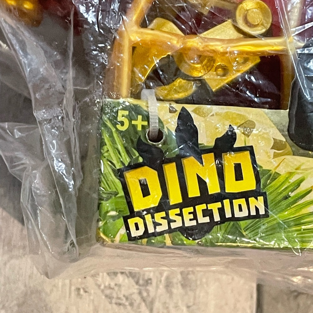 Treasure X Dino Gold Dino Dissection Toy New - Picture 11 of 12